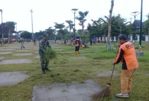 Lapangan Pamedan Puro Mangkunegaran Jadi Sasaran Kerja Bakti Babinsa Keprabon Bersama Tim Saberling