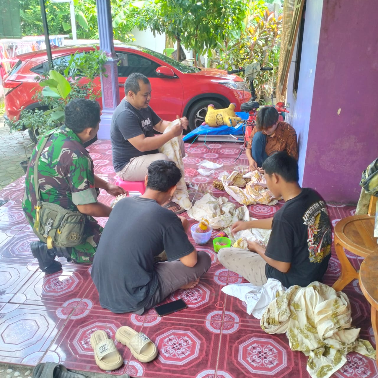 Motivasi & Pendamping Pelaku UMKM Pembuatan Batik Jimpit Oleh Babinsa Joyotakan