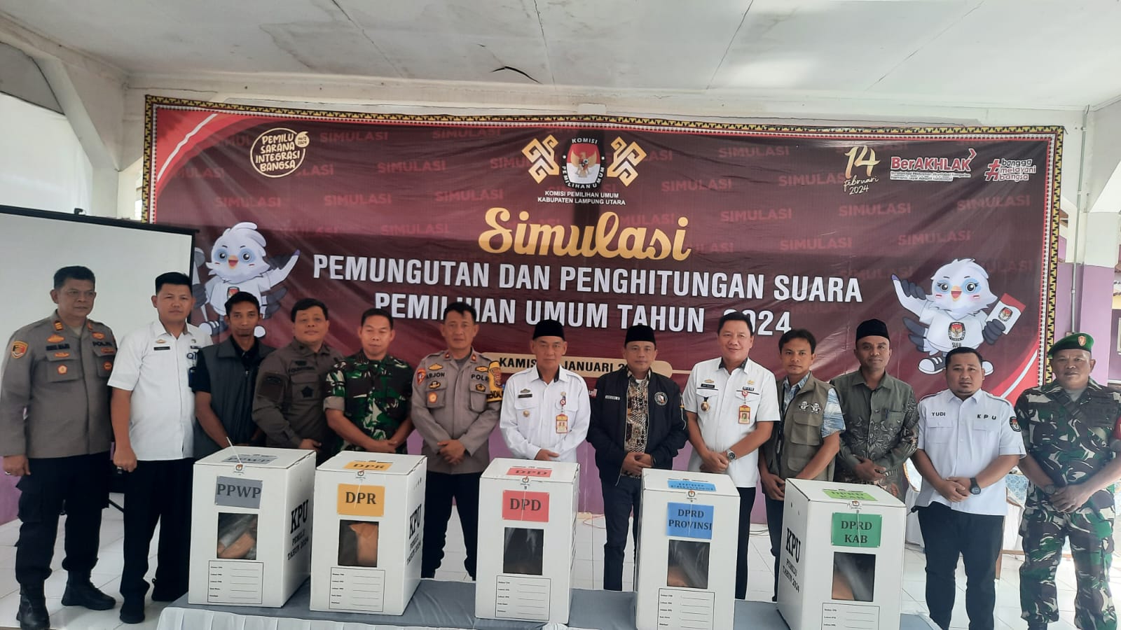 Polres Lampung Utara Saksikan Simulasi Pemungutan dan Penghitungan Suara Pemilu 2024