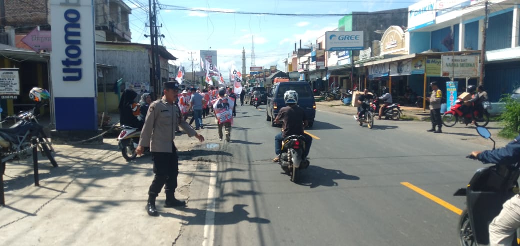 Polres Way Kanan Berikan Pam Kampanye di Jalinsum Baradatu