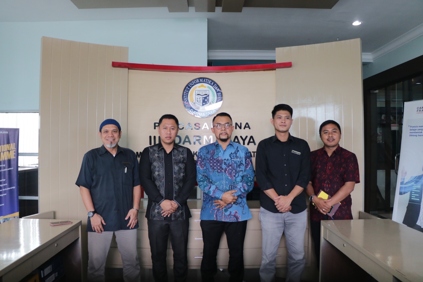 Prodi Hukum Bisnis Darmajaya Bahas Kerjasama dengan NP & Co. Law Firm dari Magang Hingga Praktisi MengajarProdi Hukum Bisnis Darmajaya Bahas Kerjasama dengan NP & Co. Law Firm dari Magang Hingga Praktisi Mengajar