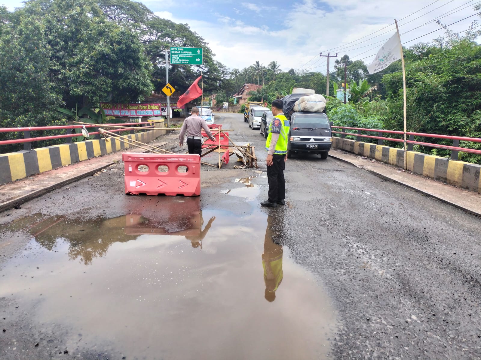 Rusak Parah, Kendaraan berat dilarang melintas di Jembatan Way Sabuk Jalinteng