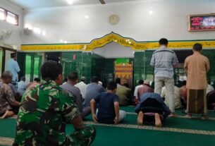 Serma Yudhi Sholat Jum'at, Tingkatkan Iman dan Taqwa Serta Sarana Silaturahmi dengan Tokoh Agama