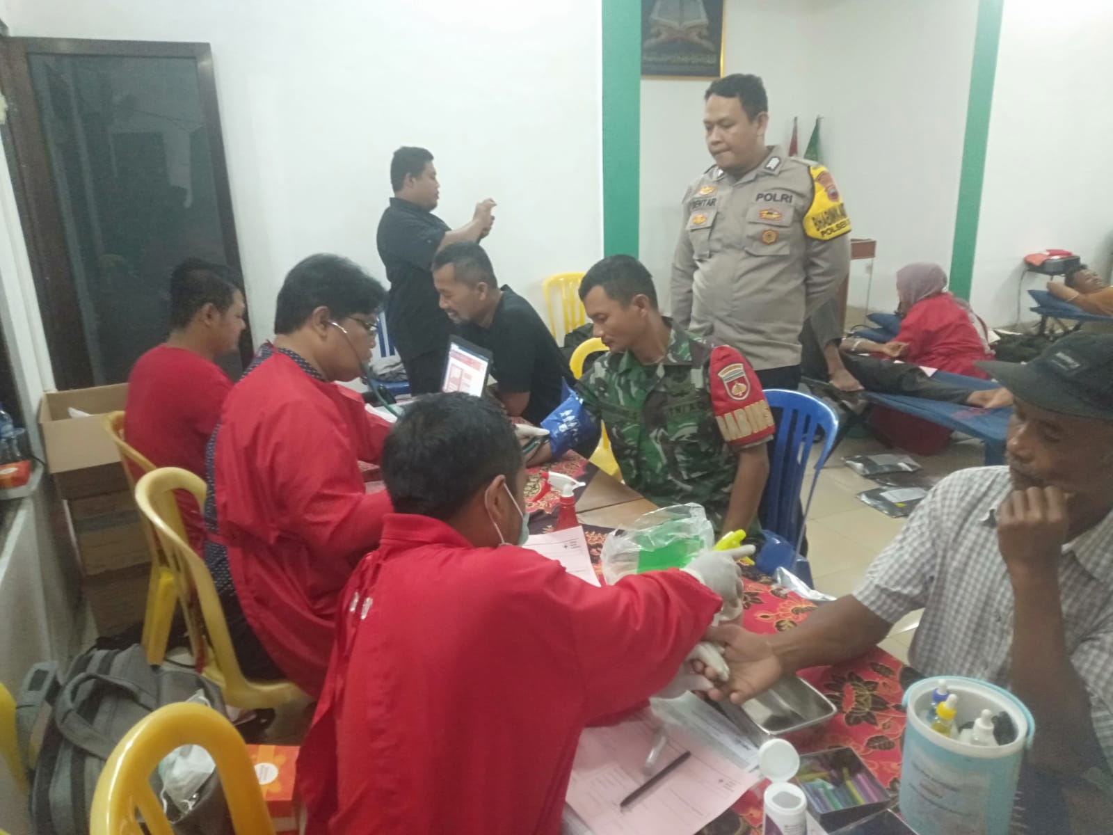 TNI Polri Turut Sukseskan Kegiatan Donor Darah