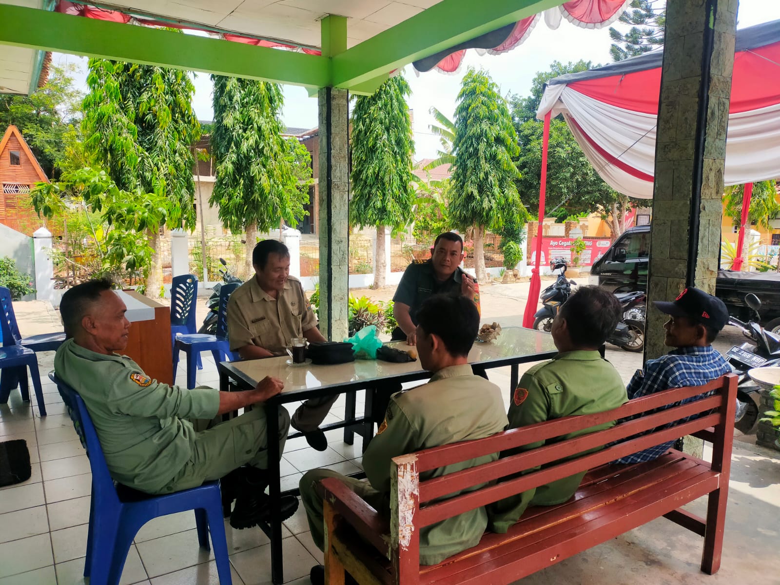 Tingkatkan Keamanan di Wilayah, Babinsa Aktif Menggelar Komsos di Wilayah