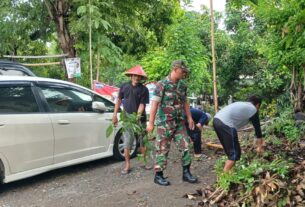 Wow Keren..!! Babinsa Kelurahan Mangkubumen Pelopori Kerja Bakti Pembersihan Lingkungan