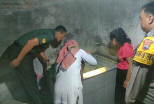 Babinsa Dampingi Kader Kesehatan Berantas Sarang Nyamuk Door To Door