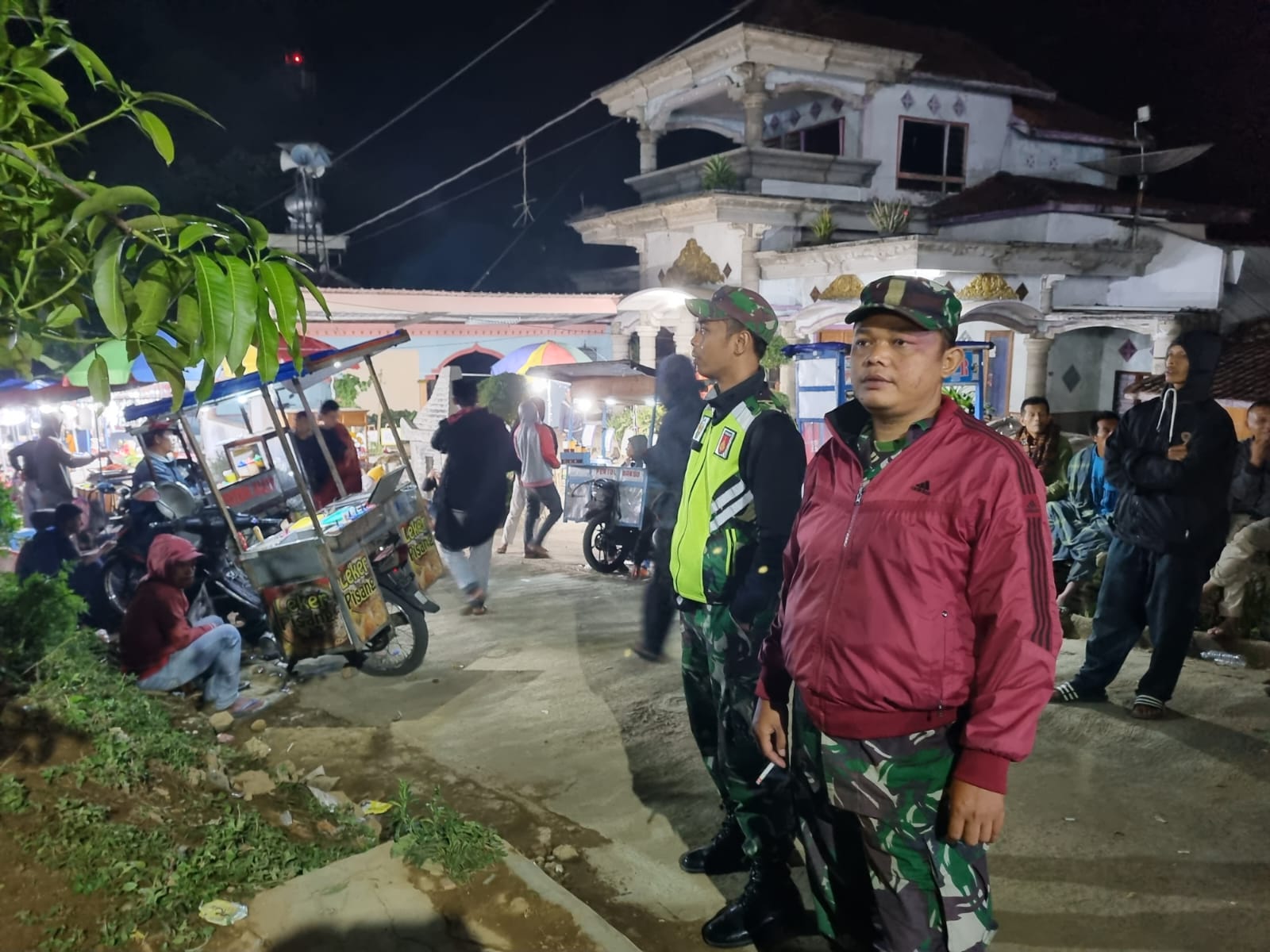 Babinsa Dan Bhabinkamtipmas Turut Amankan Pentas Seni Budaya