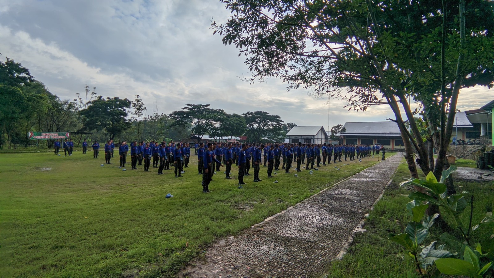 Babinsa Masuk Sekolah, Berikan Pelatihan PBB Bentuk Karakter Kedisplinan