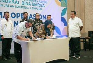 Gubernur Arinal Hadiri Penandatanganan Berita Acara Serah Terima Operasional Paket Inpres Jalan Daerah Tahun Anggaran 2023
