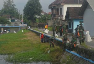 Hari Peduli Sampah Nasional Kodim Boyolali Bersihkan Sampah di Pengging