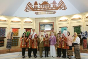 Ibu Riana Sari Arinal Terima Kunjungan Penasihat Dharma Wanita Persatuan Kementerian Kelautan dan Perikanan Ernawati Trenggono di Dekranasda Lampung