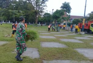 Kerja Bakti Babinsa Keprabon Bersama Tim Saberling Menyasar Lapangan Pamedan Mangkunegaran