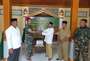 Kodim Boyolali Bagikan Al Quran ke Masjid Nurul Huda Wonosegoro