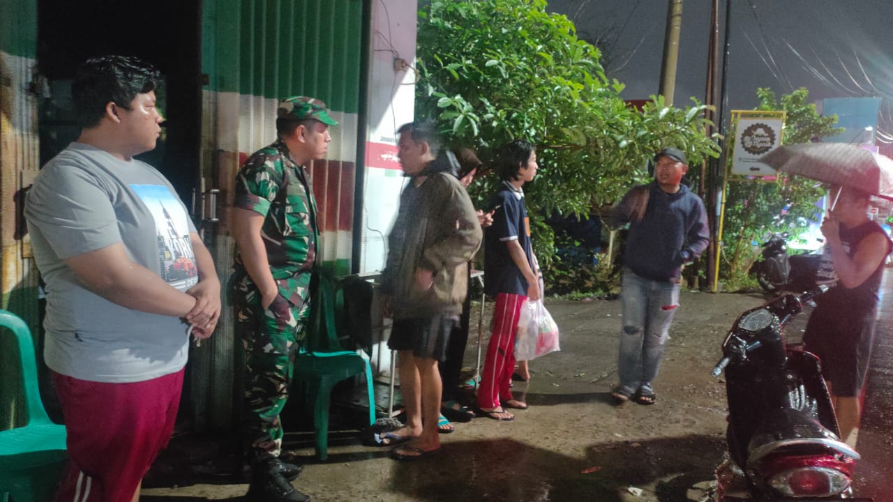 Dandim 0410/Kota Bandar Lampung Meninjau Bencana Banjir Di Wilayah Kota Bandar Lampung