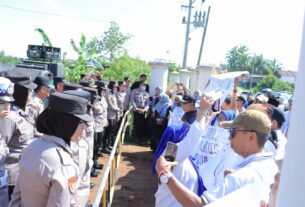 Polres Lampung Utara Amankan Aksi Damai Forum Suara Masyarakat Lampung di Kantor Bawaslu dan KPU