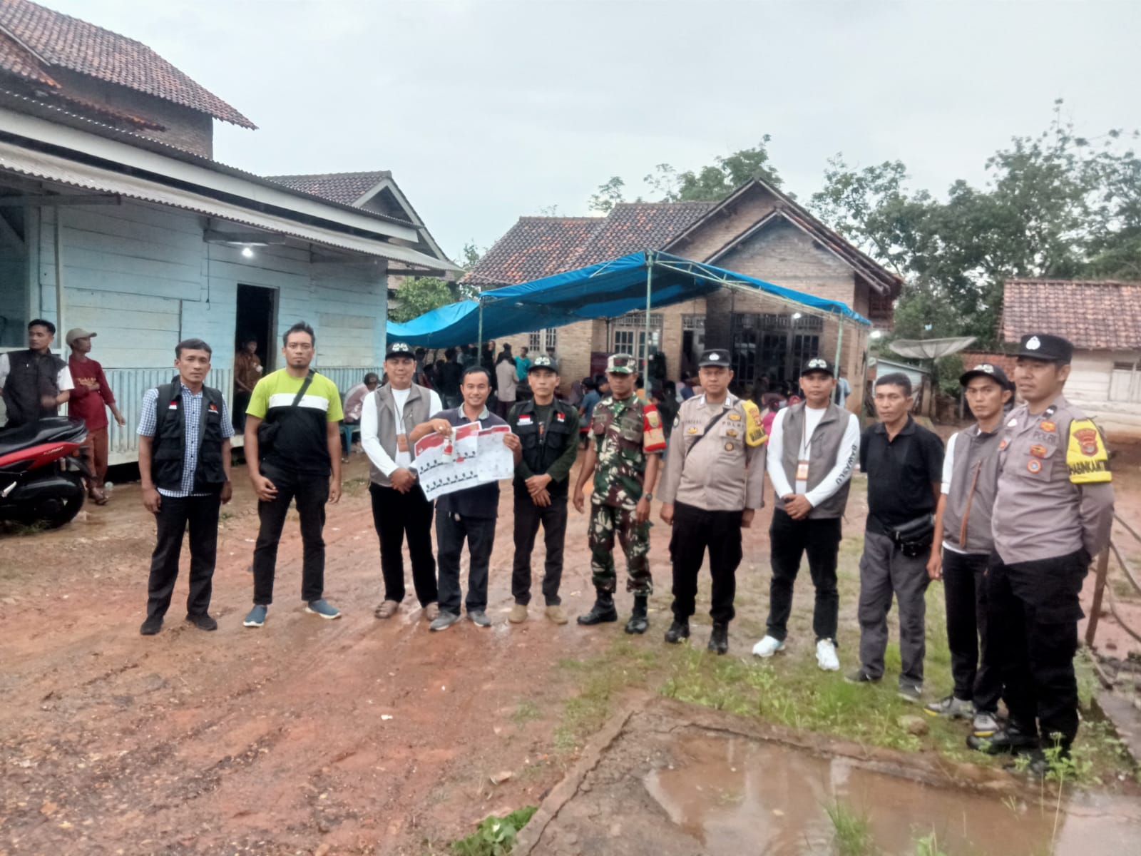 Polsek Blambangan Umpu Pam Kampanye di Kampung Karang Umpu
