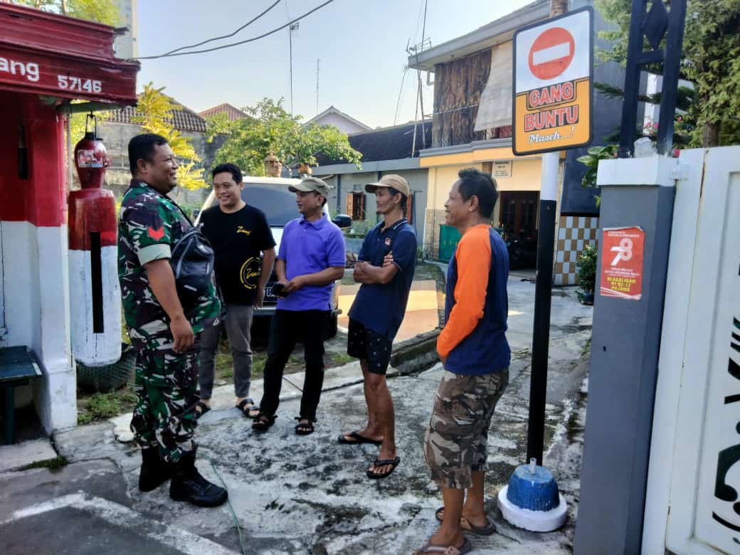 Sambangi Tokoh Pemuda, Babinsa Pajang Selipkan Pesan Perdamaian Dan Jaga Kamtibmas