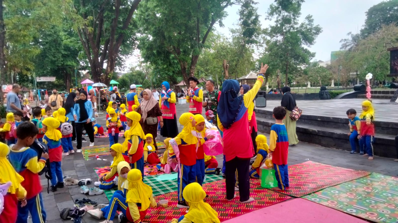 Tanamkan Kebersihan Sejak Usia Dini, Babinsa Setabelan Berikan Edukasi Dan Pemahaman Kepada Anak TK