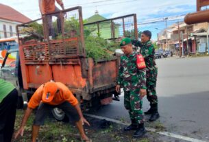 Wujud Nyata , Bati Bakti TNI , Babinsa Bersama DKP Kerja Bakti Bersihkan Sampah 