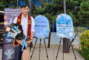 Pertahankan Tesis di Depan Dua Doktor Penguji, Pimpred Predikatnews Raih Nilai A