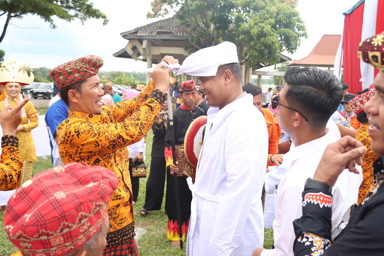 AKBP James Dianugerahi Gelar Adat Pada Acara Puncak Festival Megou Pak Tulang Bawang