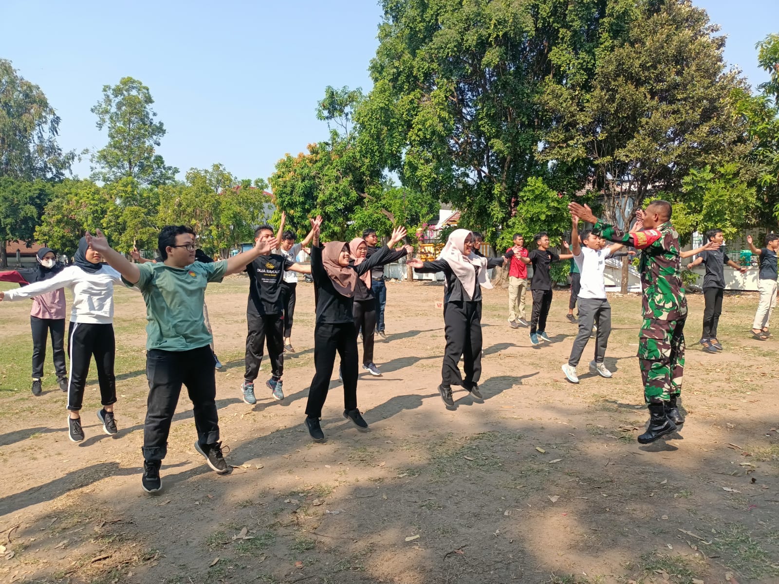 Babinsa Sumber tanamkan Sikap Mental Dan Disiplin Bagi Anggota Karang Taruna