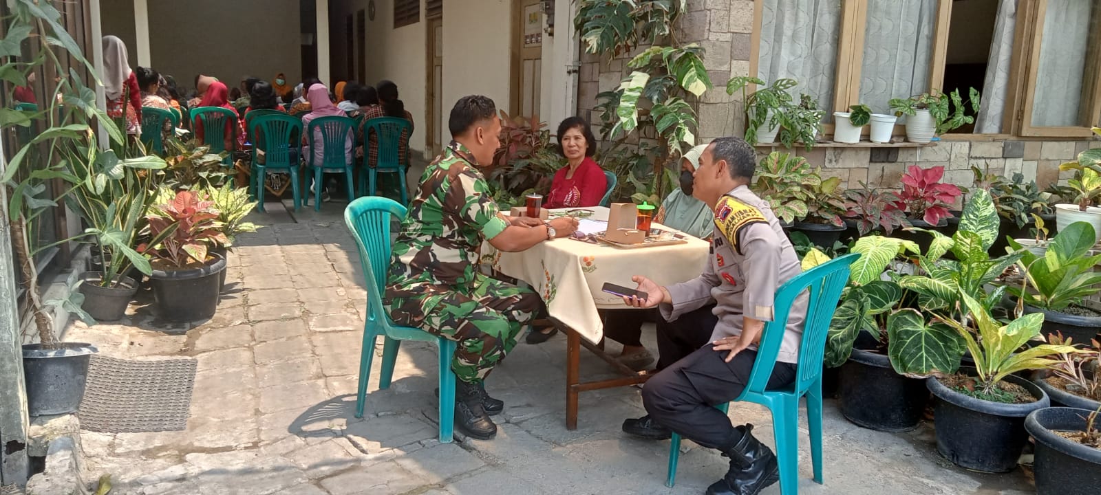 Begini Cara Babinsa Tegalharjo Dalam Menjaga Kesehatan Ibu Hamil Dan Anak di Wilayah Binaan