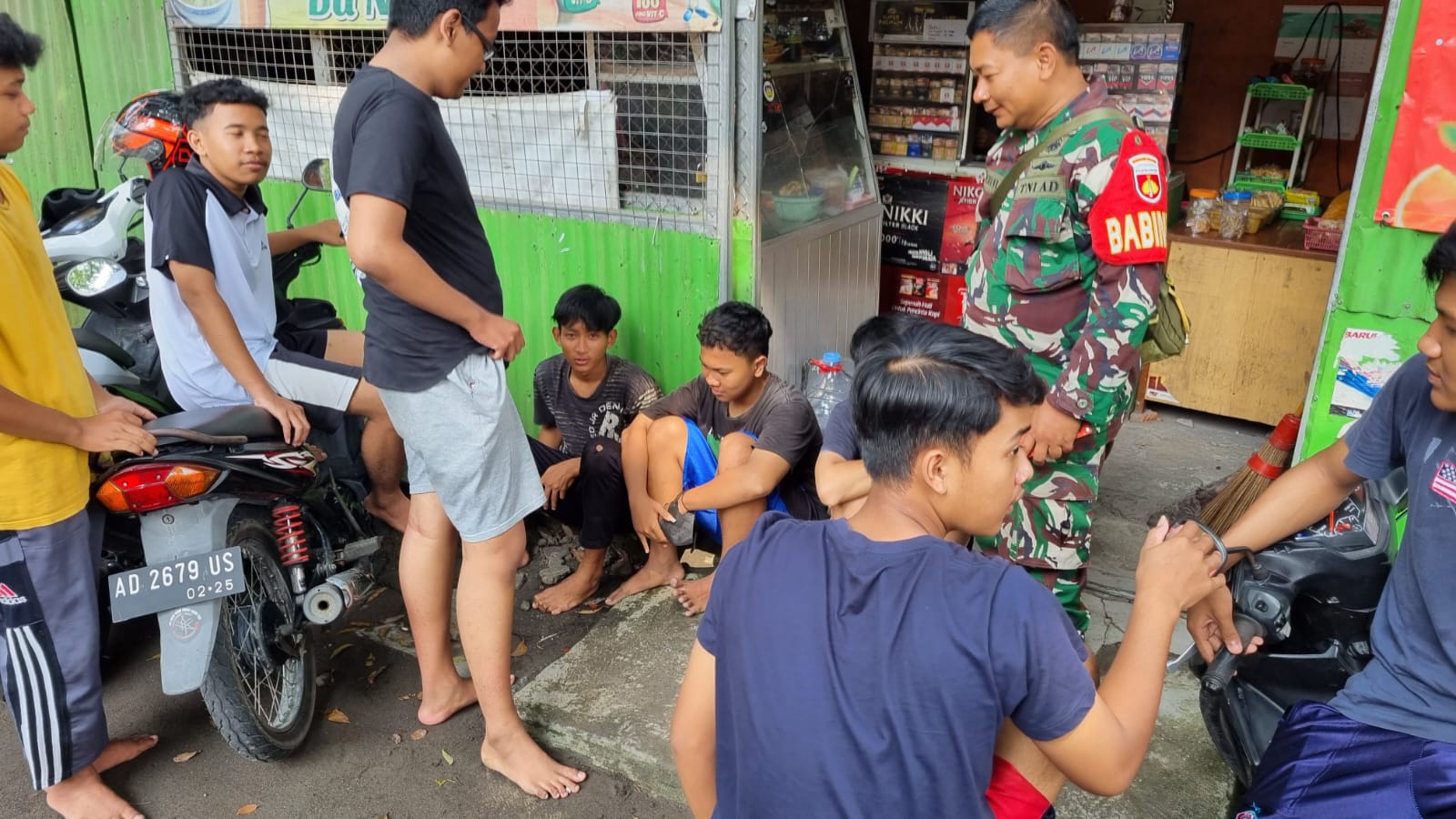 Cegah Terjadinya Kenakalan Remaja, Ini Yang Dilakukan Babinsa Danukusuman Bersama Anak Muda