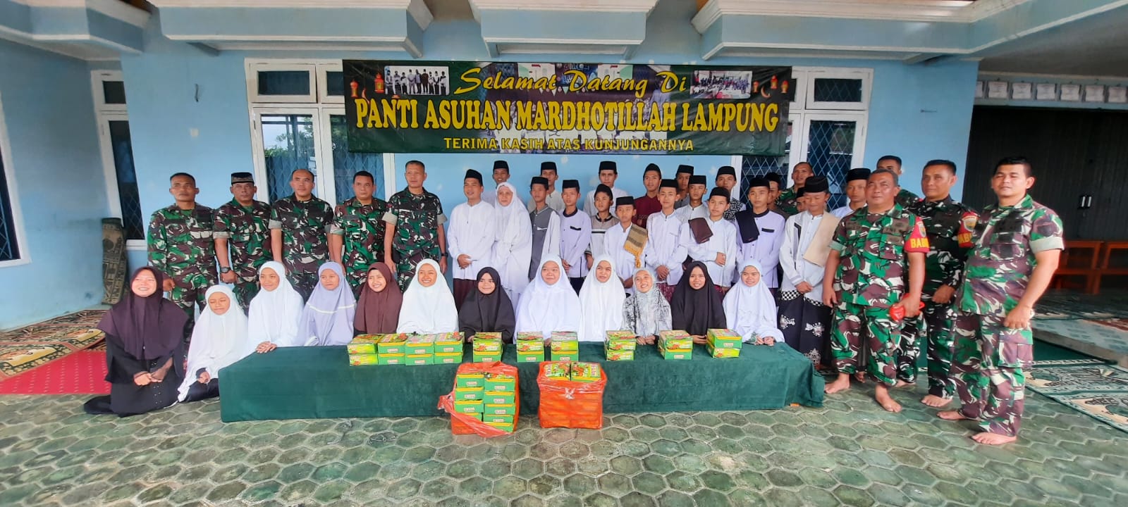 Jum'at Berkah di Bulan Ramadhan, Kodim 0410/Kota Bandar Lampung Berbagi Nasi Kotak Kepada Panti Asuhan Mardhotillah