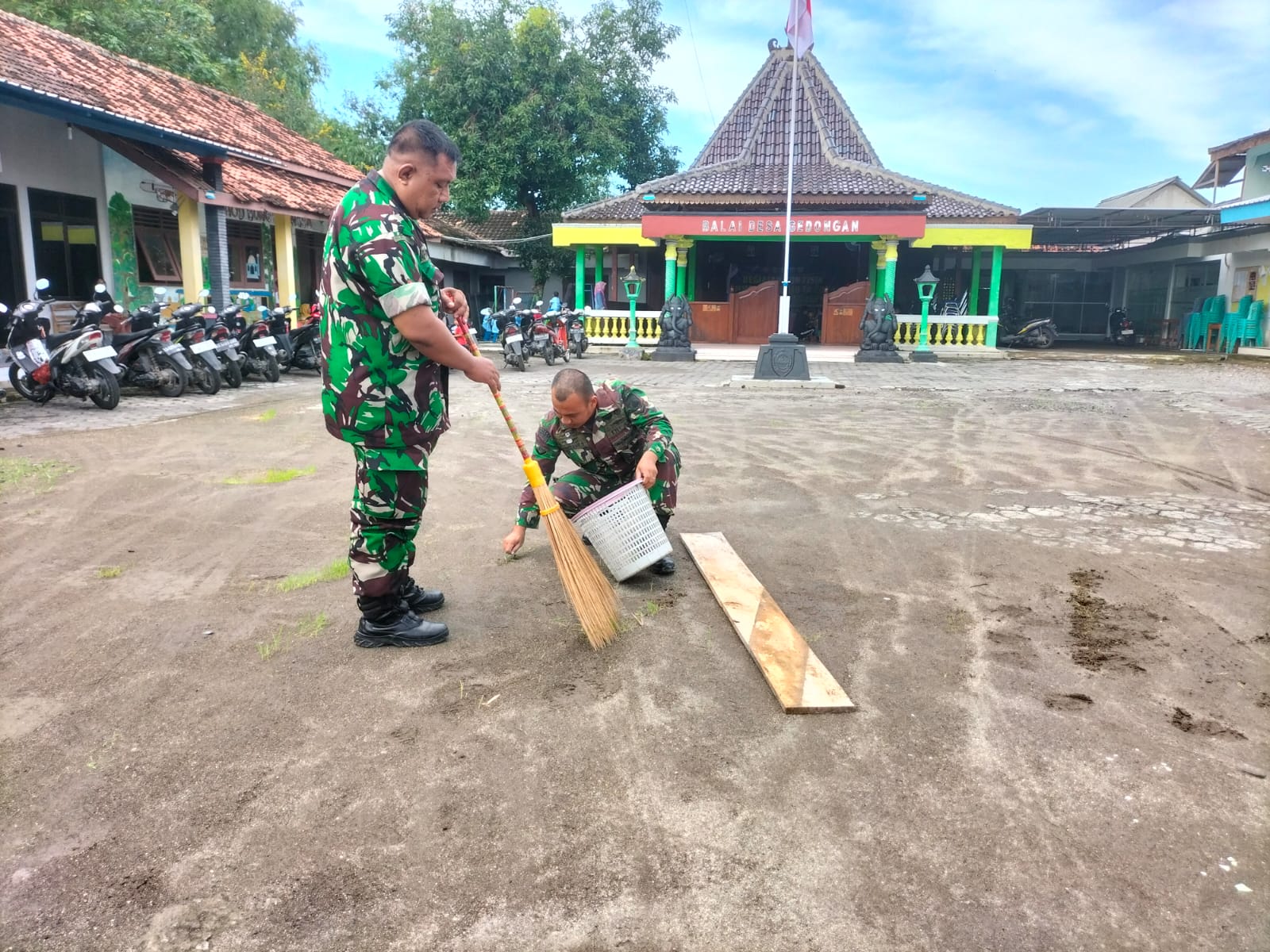 Kantor Desa Dipersiapkan Untuk Transit Upacara Penutupan TMMD Kodim Sragen