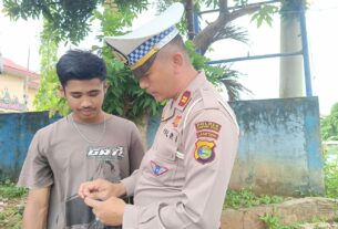 Kedapatan menggunakan SIM Palsu, Pengemudi Supir Truck terpaksa diamankan Polisi