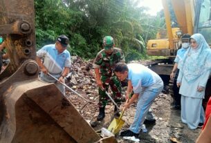 Peringati HPSN 2024, Pemkab Lampura bersih bersih Pengerukan Sampah KS tubun Kelurahan Kota Alam