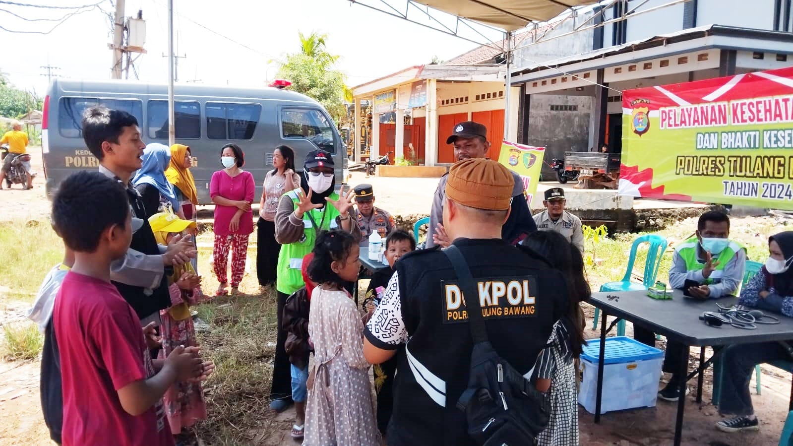 Polres Tulang Bawang Gerak Cepat Lakukan Kegiatan Kemanusiaan di Dua Lokasi Terdampak Angin Puting Beliung