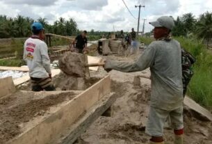 Satgas TMMD Ke 119 Kodim 0401/Muba bangun jembatan penghubung Desa Bandar Agung menuju Mulya Jaya