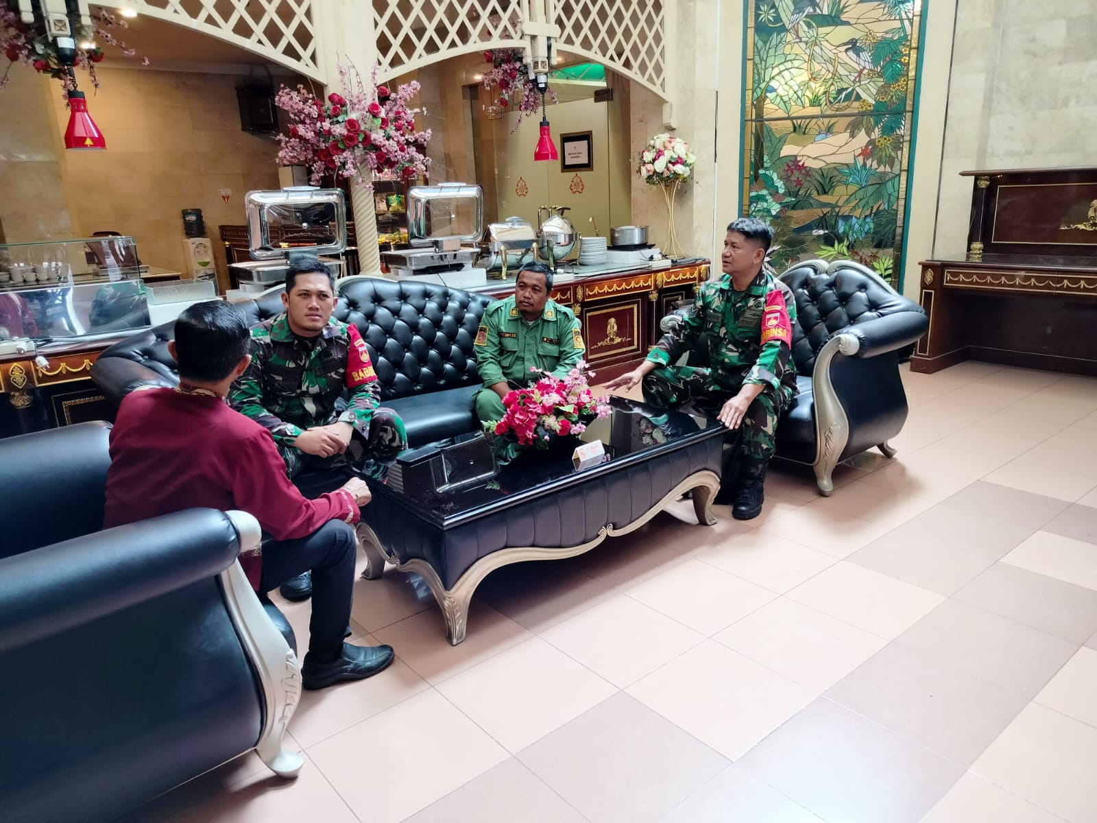 Mengejutkan...!!! Staf Hotel Indah Palace Mendadak Didatangi Babinsa Kelurahan Tipes, Ada Apa...???