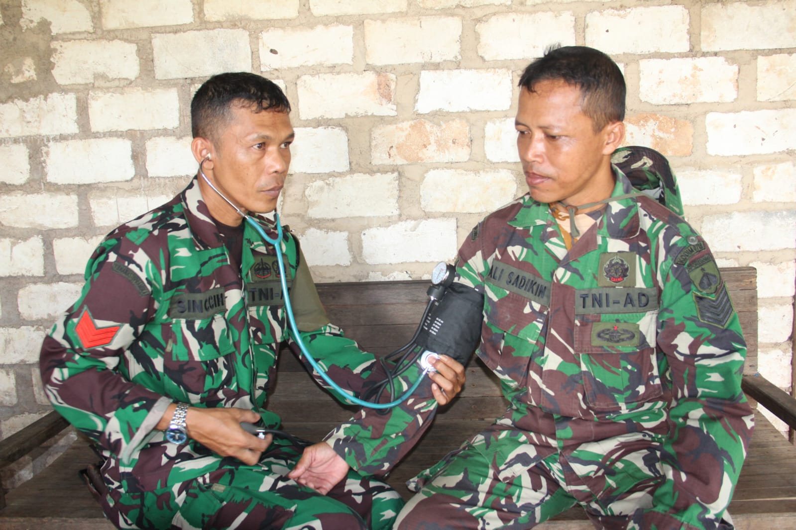 Tim Kesehatan TMMD Reguler 119 berikan pelayanan kesehatan kepada warga