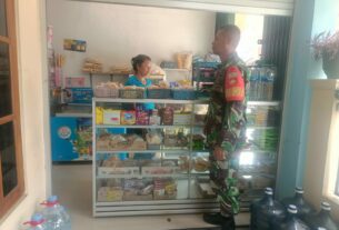 Yakinkan Kestabilan Harga Sembako,Babinsa Sumber Turun Langsung Cek di Toko-toko Kelontong