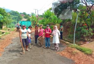 Kades Tanjung Baringin sisihkan rezekinya perbaiki jalan poros