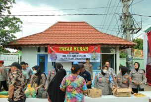 Bantu Kebutuhan Masyarakat Jelang Lebaran, Polres Tulang Bawang Barat Gelar Bazar Pasar Murah.