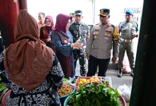 Dandim 0726/Sukoharjo Bersama Forkopimda Dampingi Bupati Cek Langsung Harga Sembako