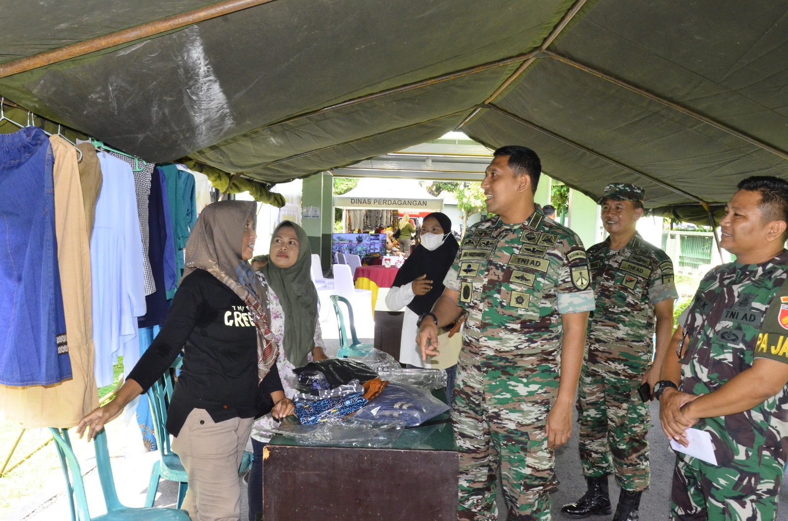 Gelar Bazar Murah, Halaman Kodim 0735/Surakarta Digeruduk Warga
