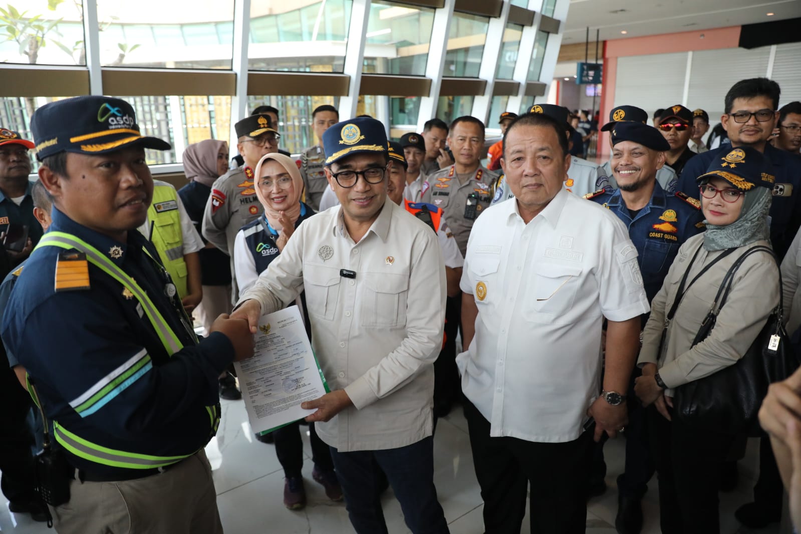 Gubernur Arinal Dampingi Menhub dan Menko PMK Tinjau Arus Balik Idul Fitri 1445 H di Pelabuhan Bakauheni, Pastikan Kondisi Lancar dan Terkendali