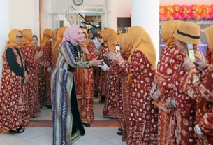 Ibu Riana Sari Arinal Hadiri Milad dan Halal Bihalal Idul Fitri 1445 H Perkumpulan Wanita Palembang Sumatera Selatan