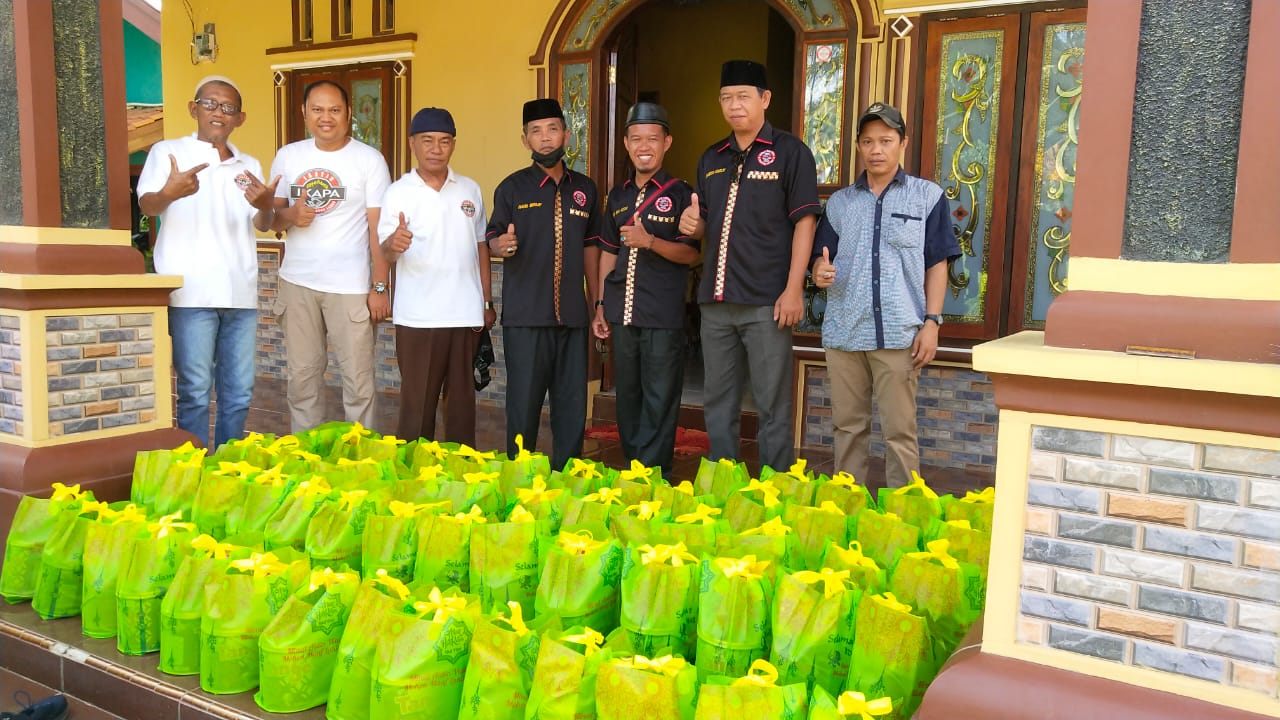 Jelang Hari Raya Idul Fitri 1445 H, IKAPA gelar Bhakti Sosial bagikan bingkiaan