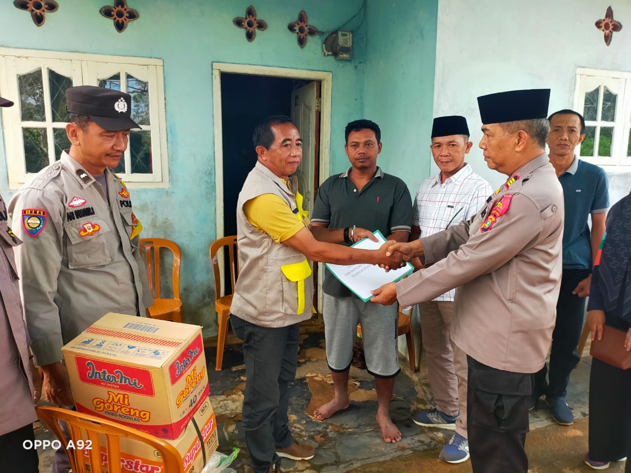 Kapolres Lampung Utara Berikan Tali Asih Kepada Keluarga Korban Tenggelam Di Irigasi