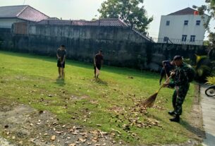 Melalui Kerja Bakti, Tumbuhkan Kebersamaan Dan Kekompakan Antara Babinsa Dengan Masyarakat