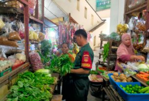 Pasar Tradisional Kandang Sapi Didatangi Babinsa Kelurahan Mojosongo, Ada apa..??