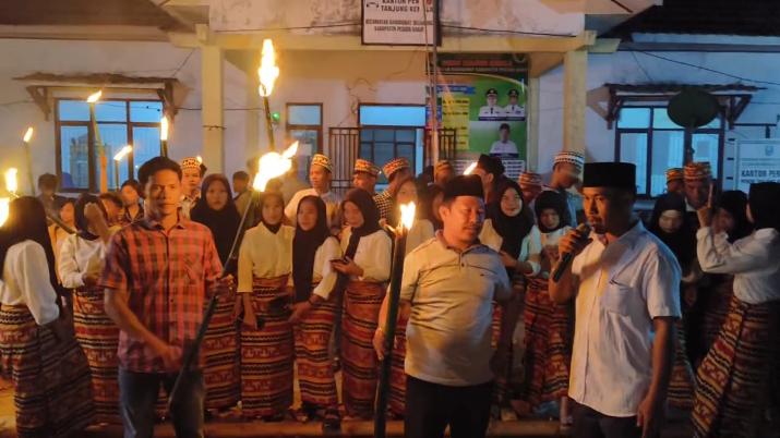 Perintahan pekon tanjung Kemala selain pasang obor ada kan ngekuh muli mehkanai