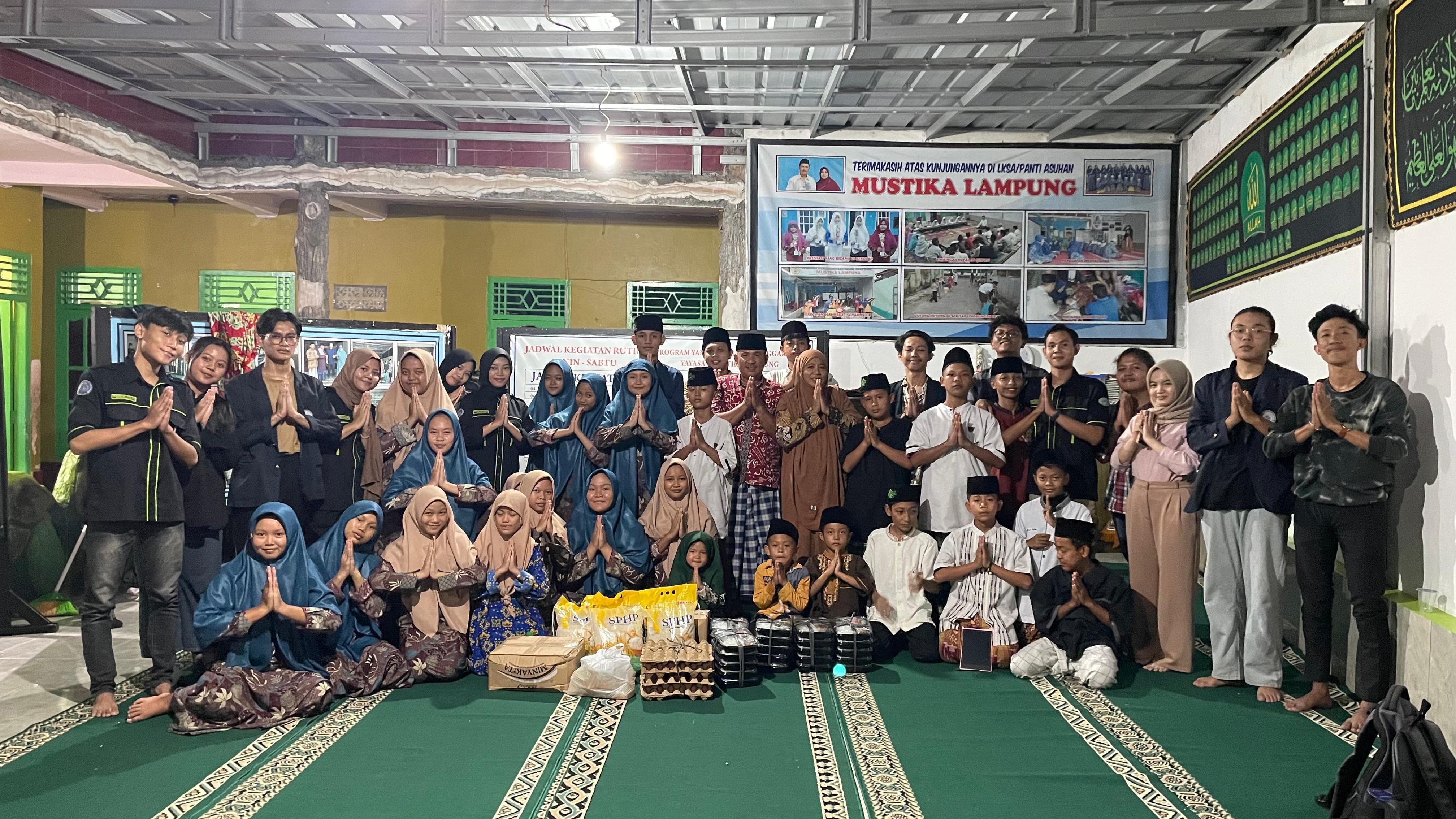 Mahasiswa IIB Darmajaya Antusias Bagikan Nasi Kotak dari Yayasan Alfian Husin di Panti Asuhan